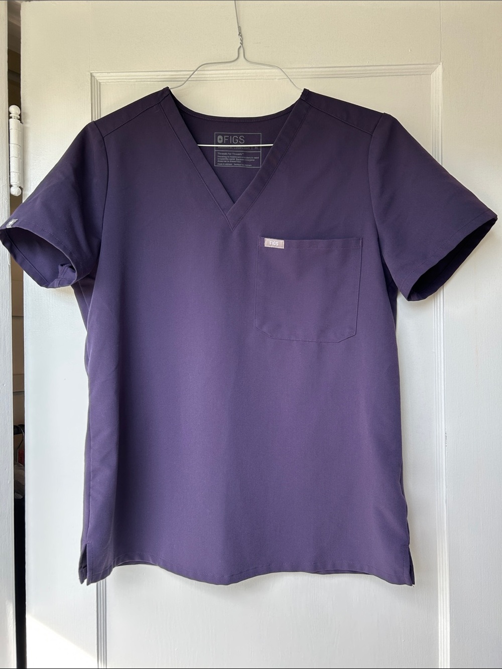 Figs V-Neck Scrub Top in Plum Purple Size Medium